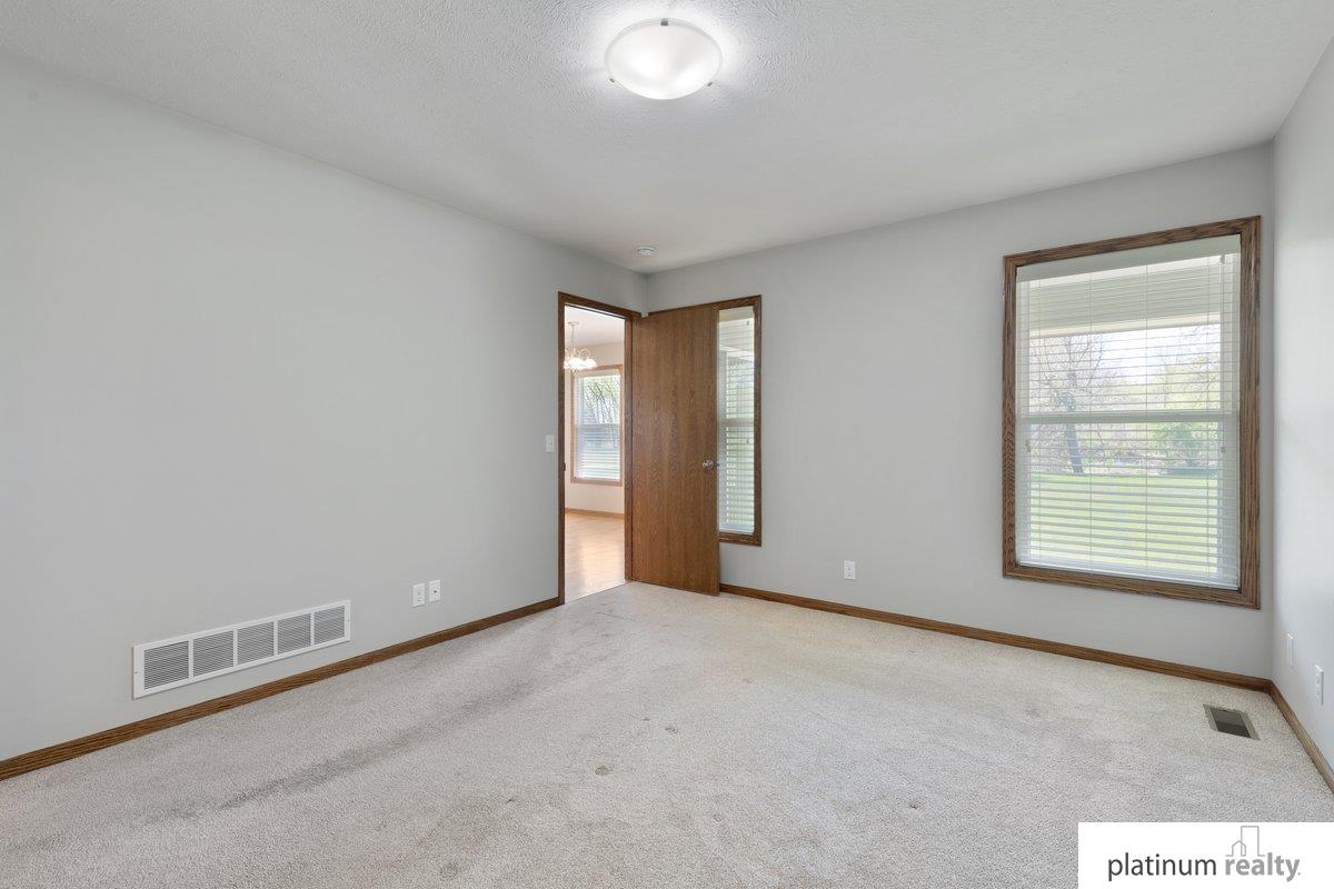 2821 Lakeside Drive