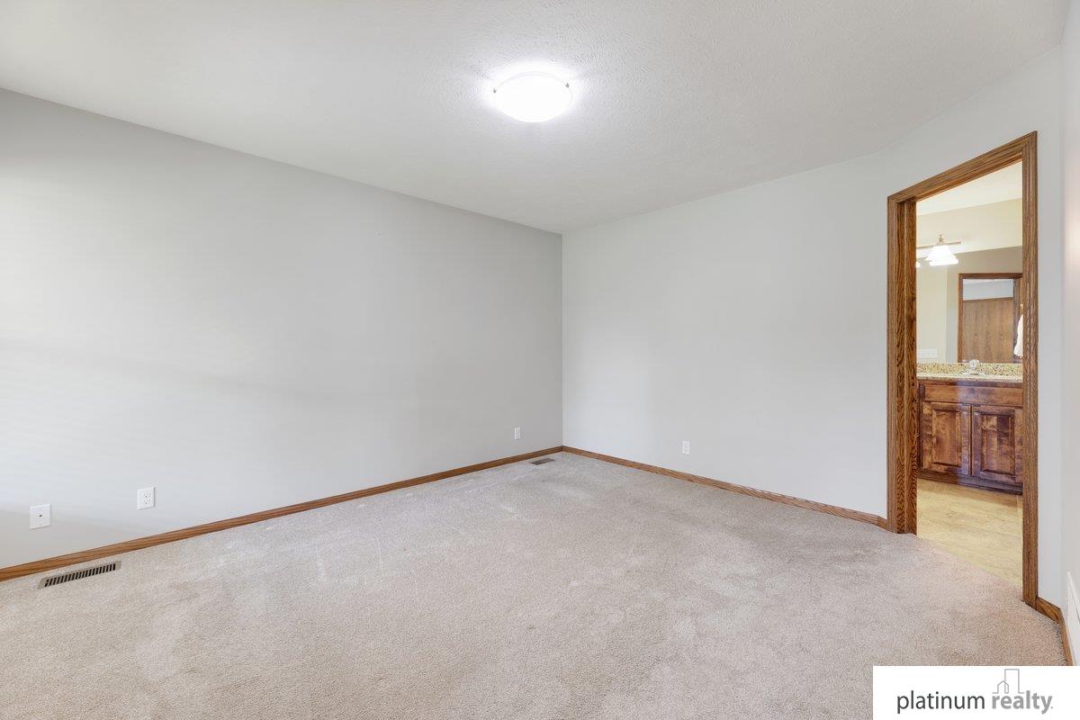 2821 Lakeside Drive