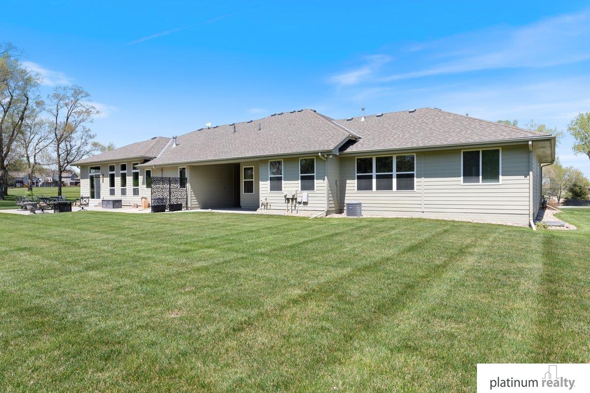 2821 Lakeside Drive