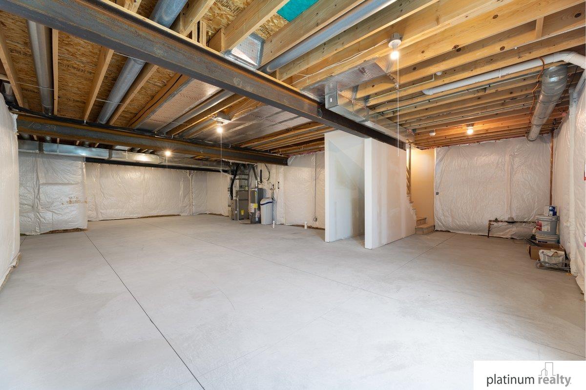 2821 Lakeside Drive