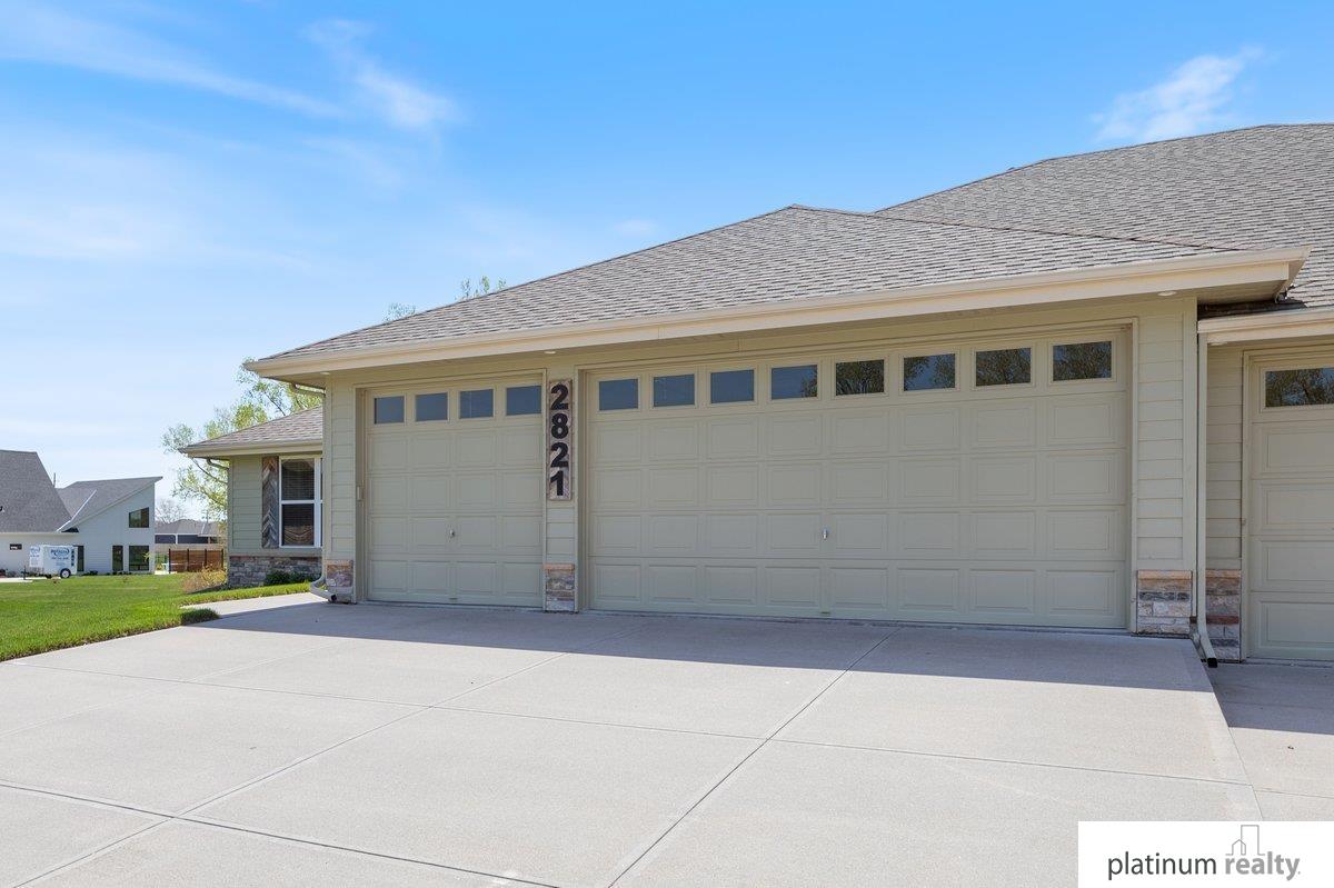 2821 Lakeside Drive