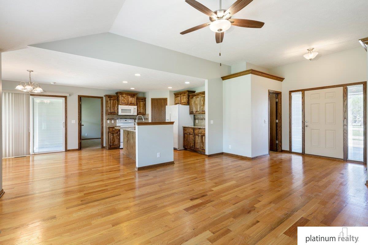 2821 Lakeside Drive
