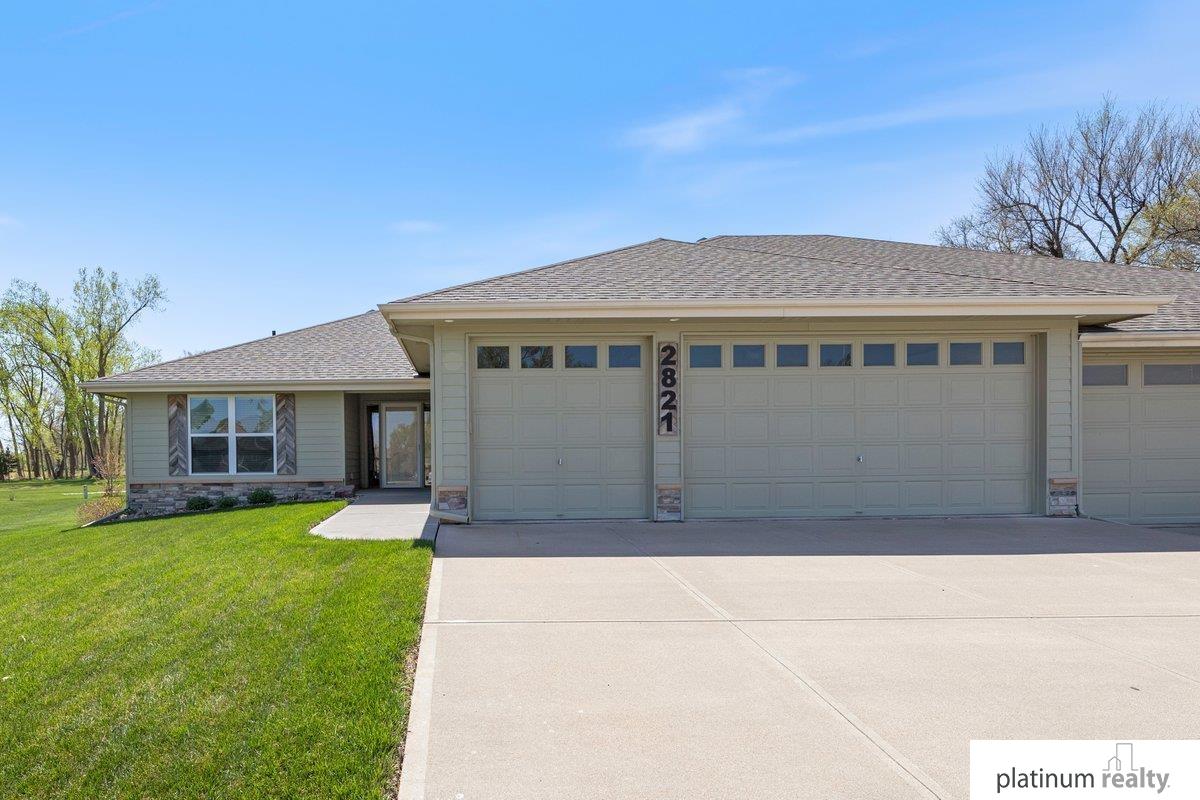 2821 Lakeside Drive