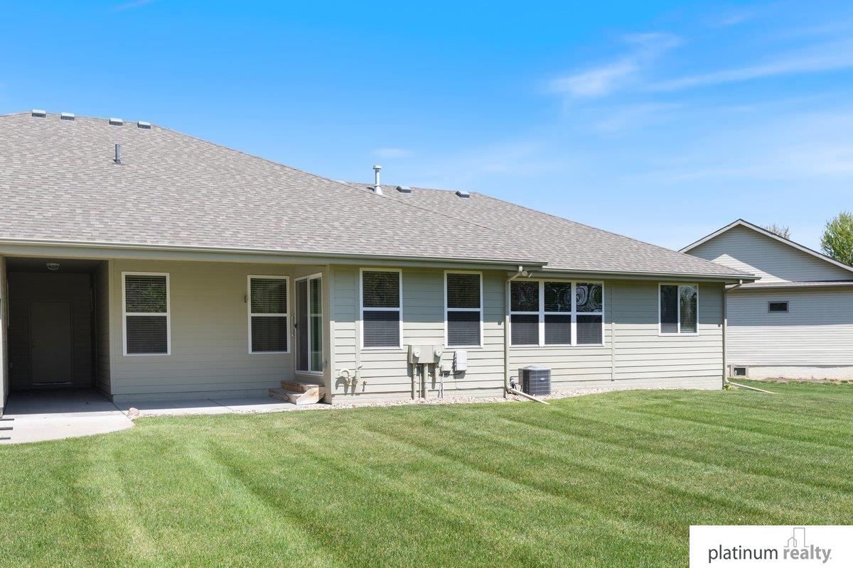 2821 Lakeside Drive