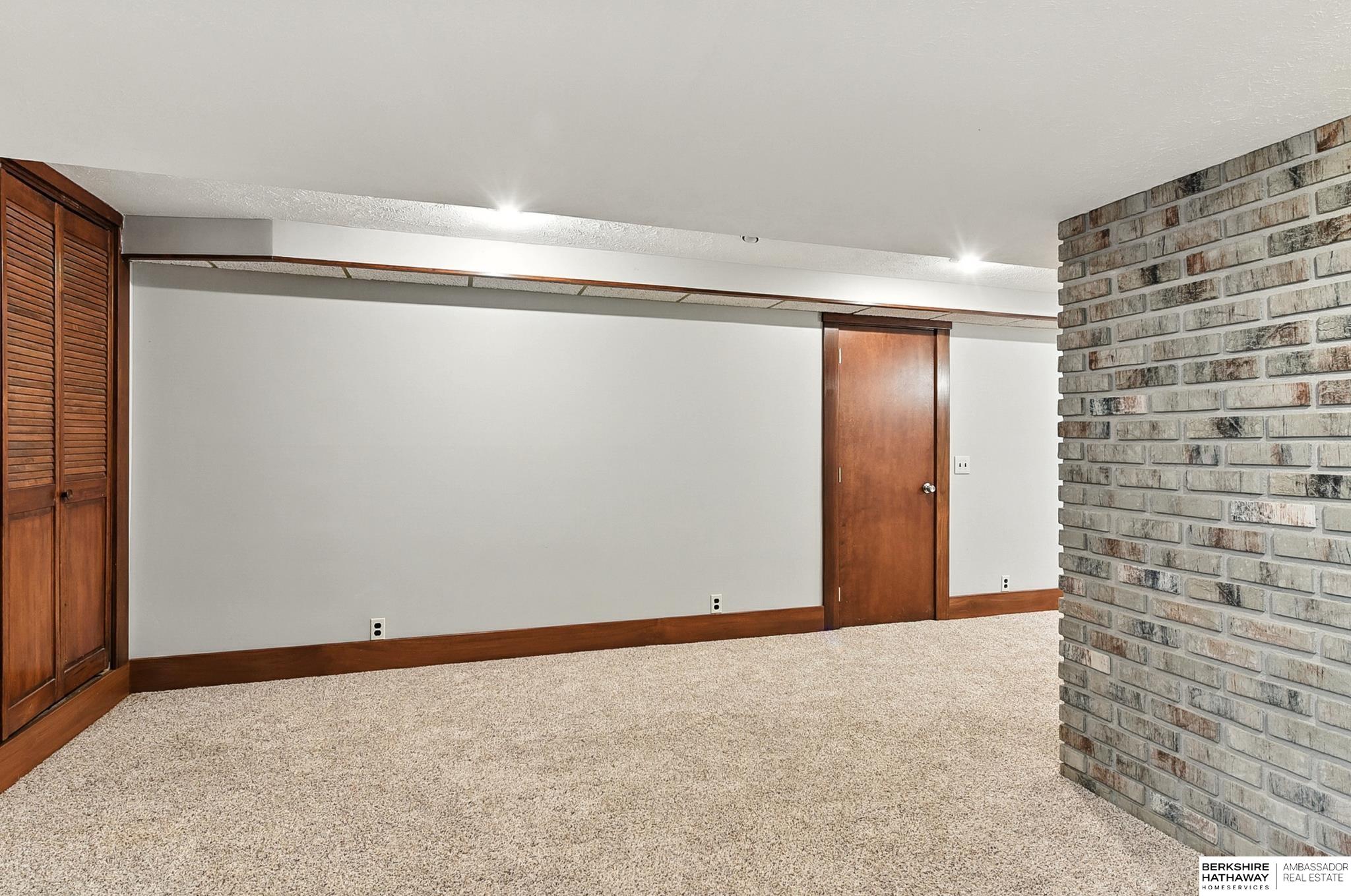 11414 N 76 Plaza