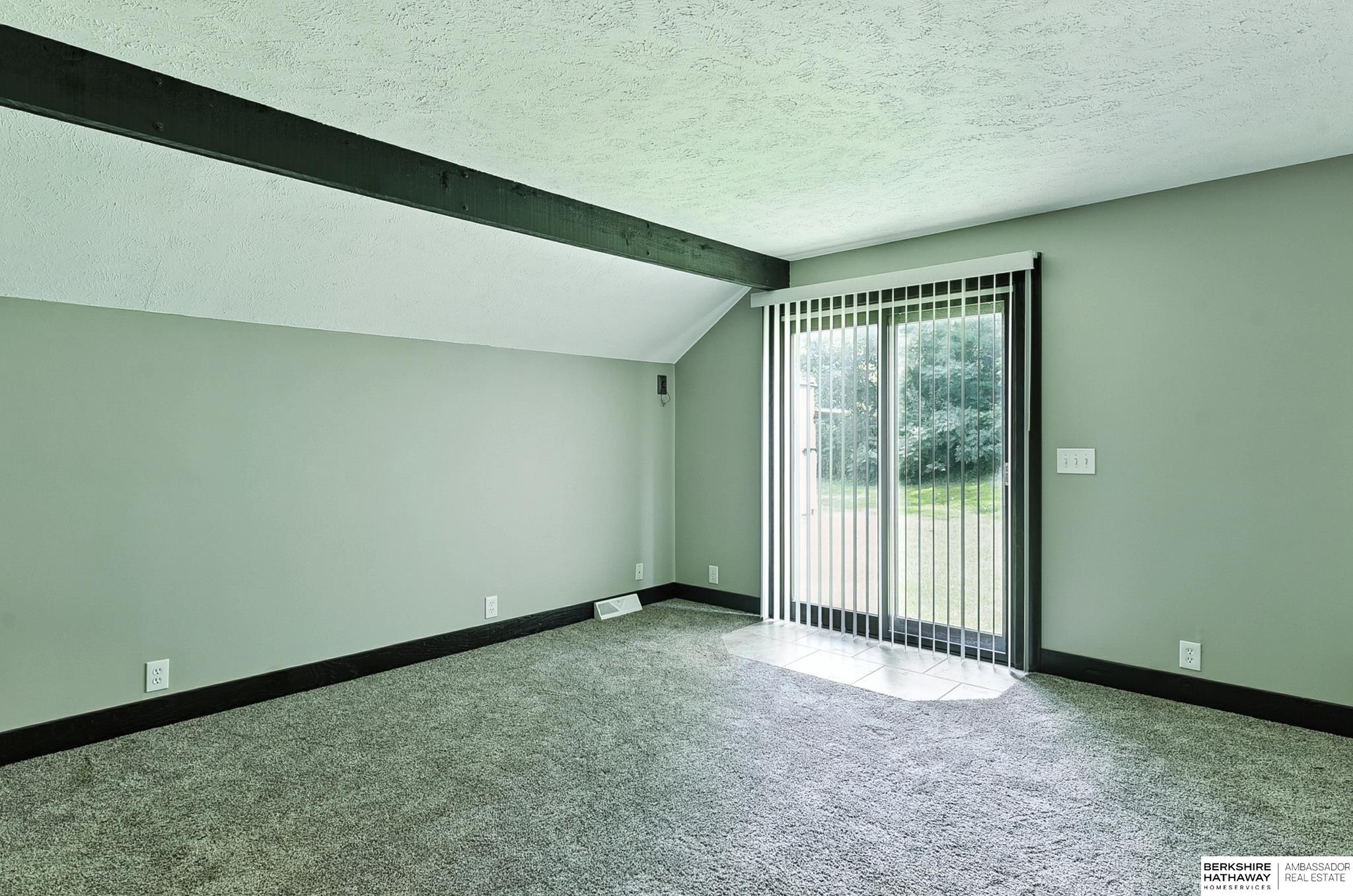 11414 N 76 Plaza