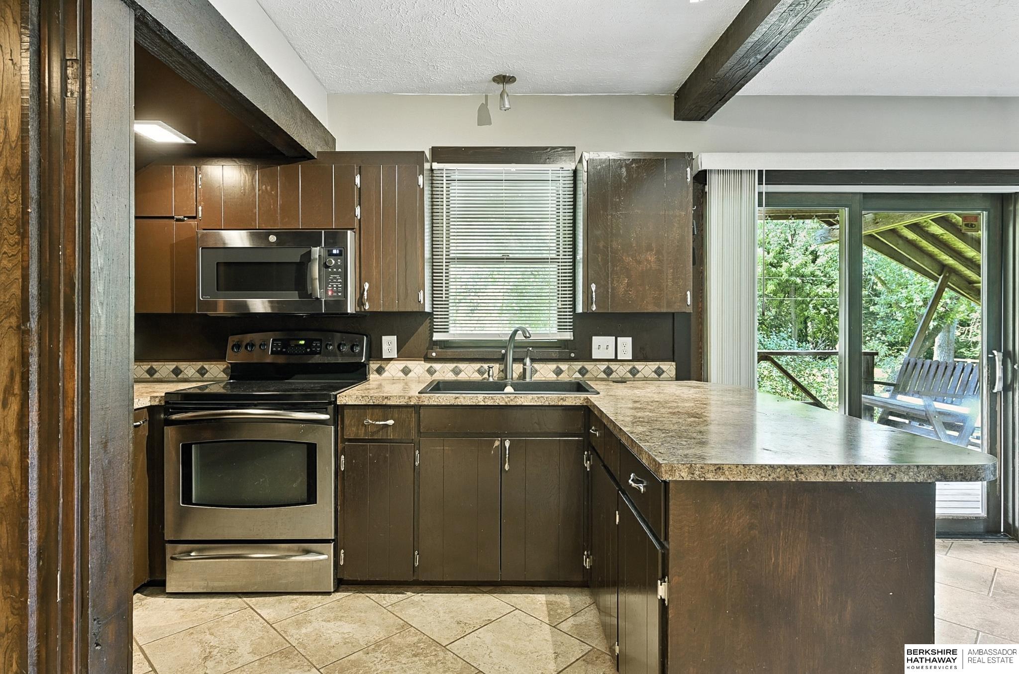 11414 N 76 Plaza