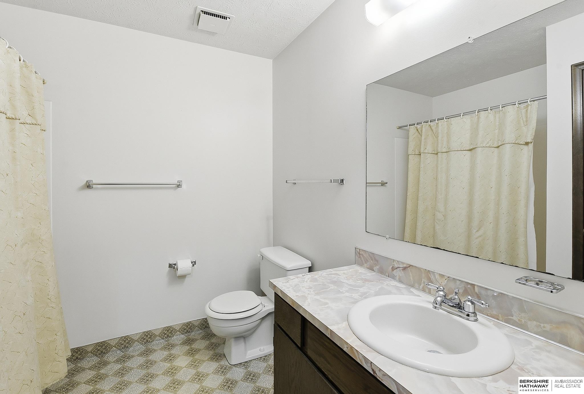 1122 Sally Street