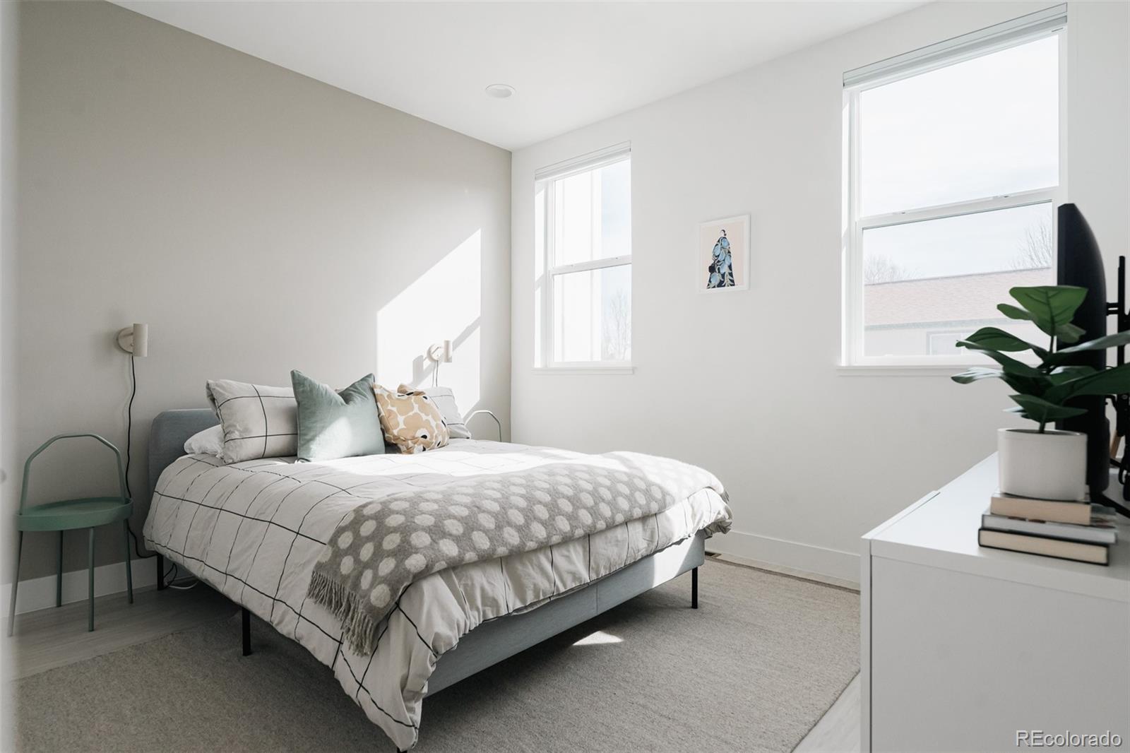 8742 W 49th Place