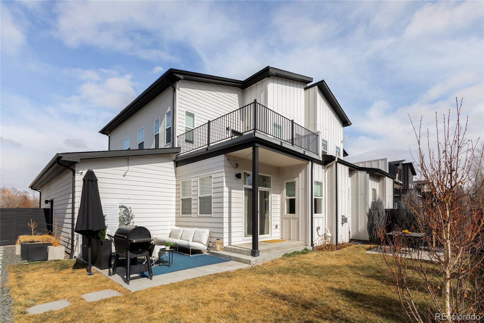 8742 W 49th Place