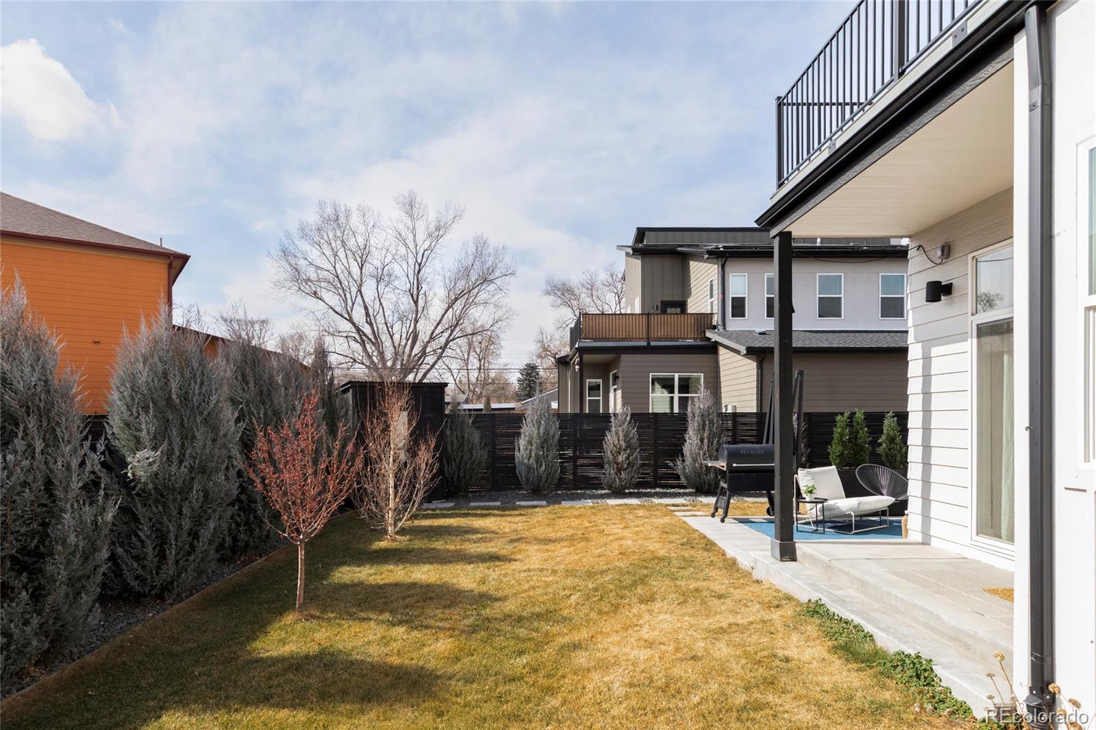 8742 W 49th Place