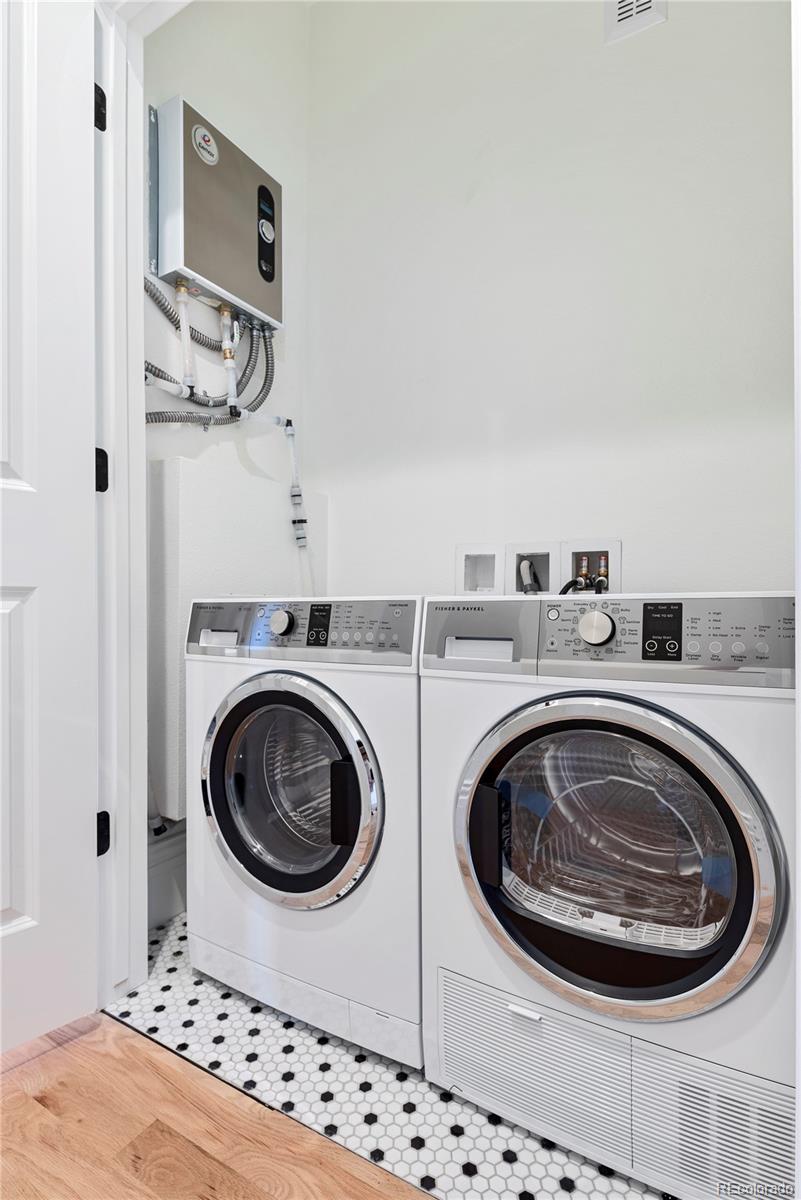 1763 N Williams Street Unit: 202