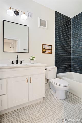 1763 N Williams Street Unit: 202