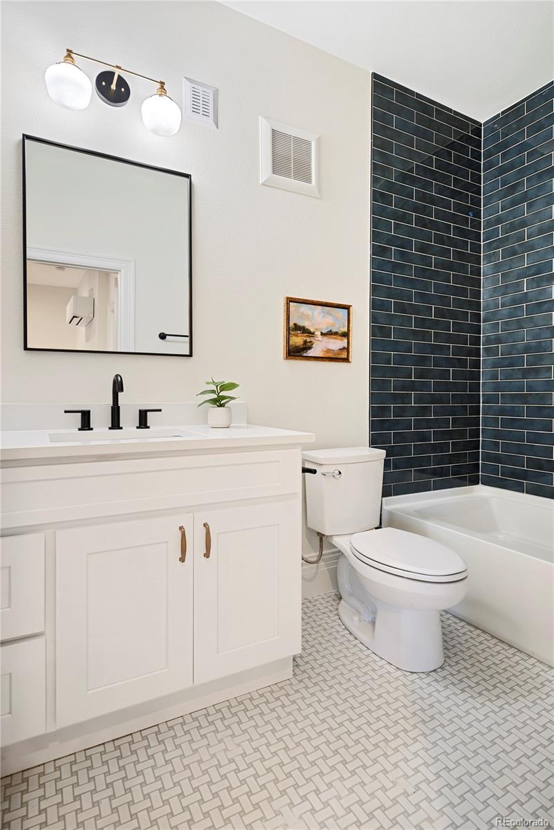 1763 N Williams Street Unit: 202