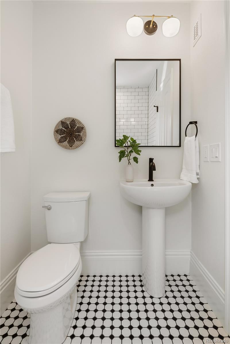 1763 N Williams Street Unit: 201