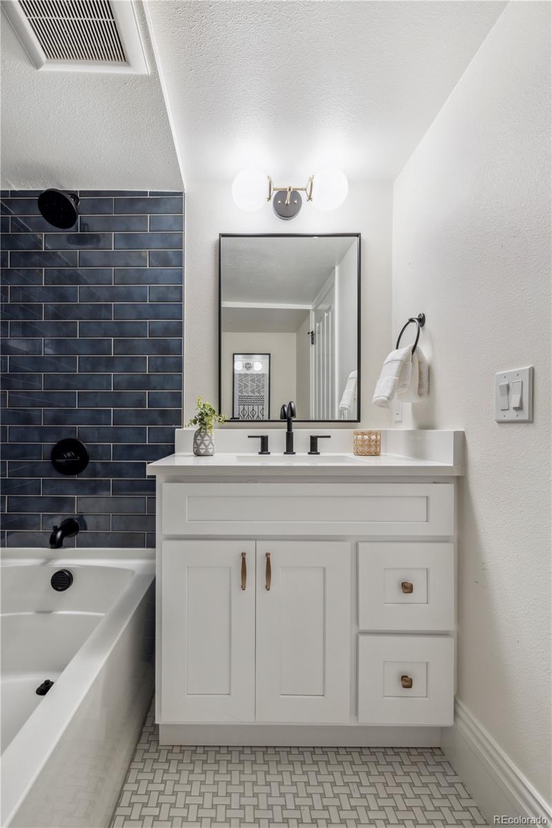 1763 N Williams Street Unit: B2