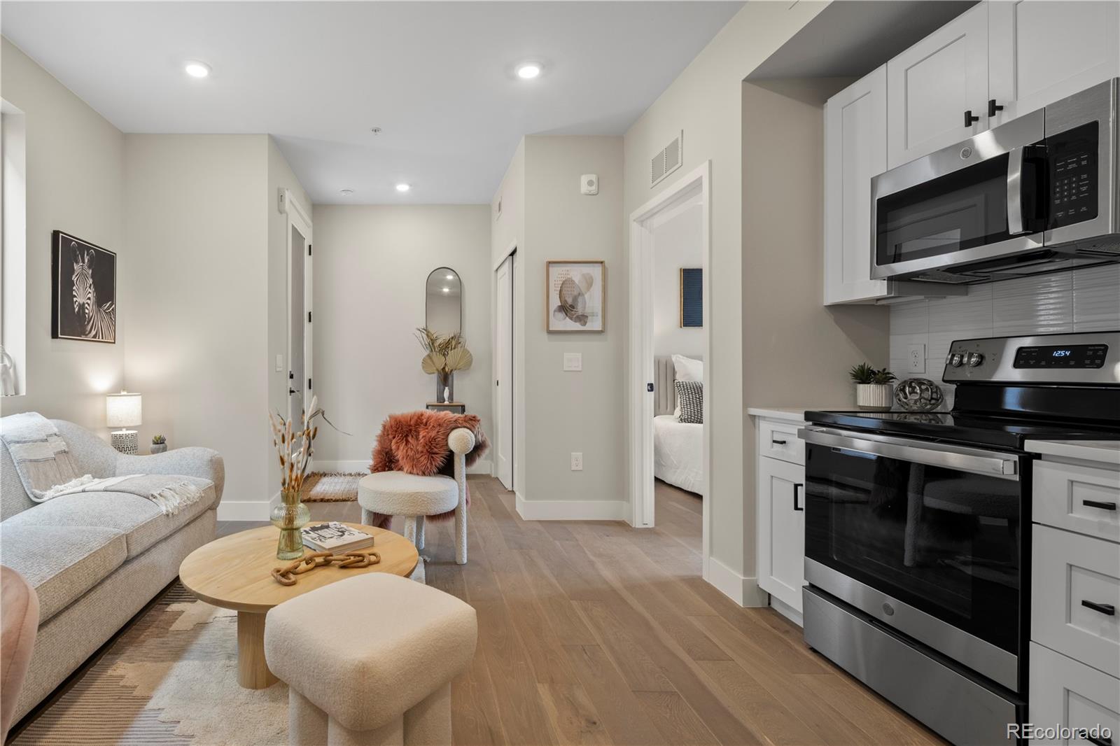 4025 N Jason Unit: 106