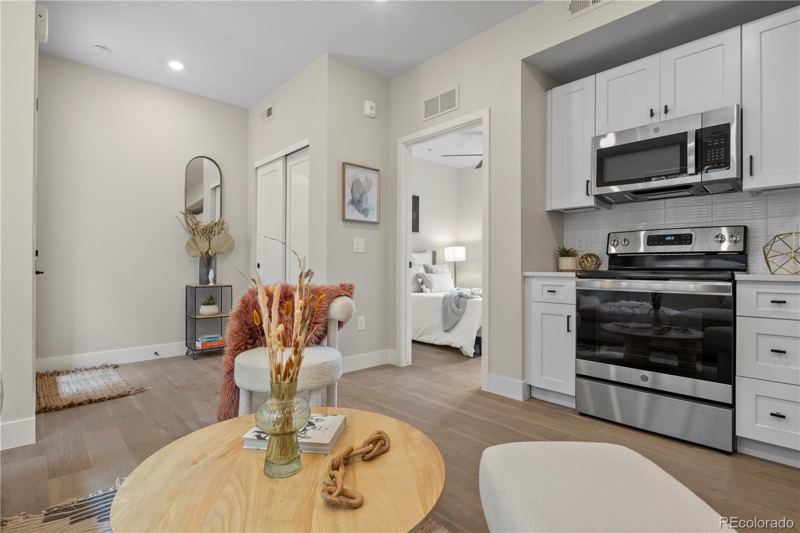 4025 N Jason Unit: 106