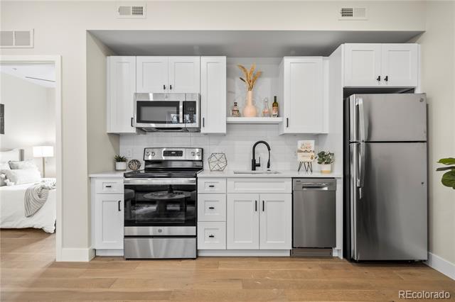 4025 N Jason Unit: 106