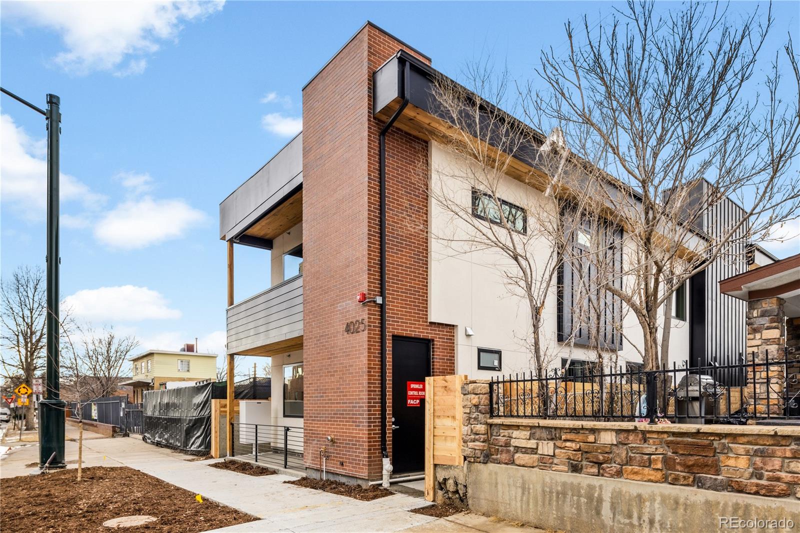 4025 N Jason Unit: 106