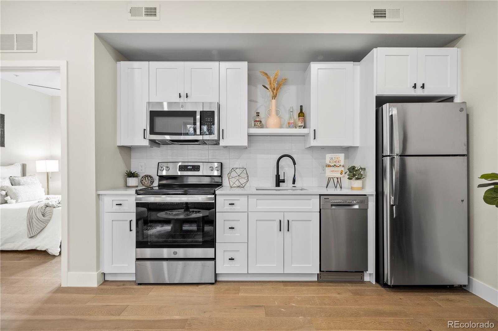 4025 N Jason Unit: 106