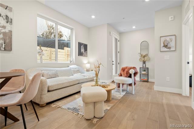 4025 N Jason Unit: 106