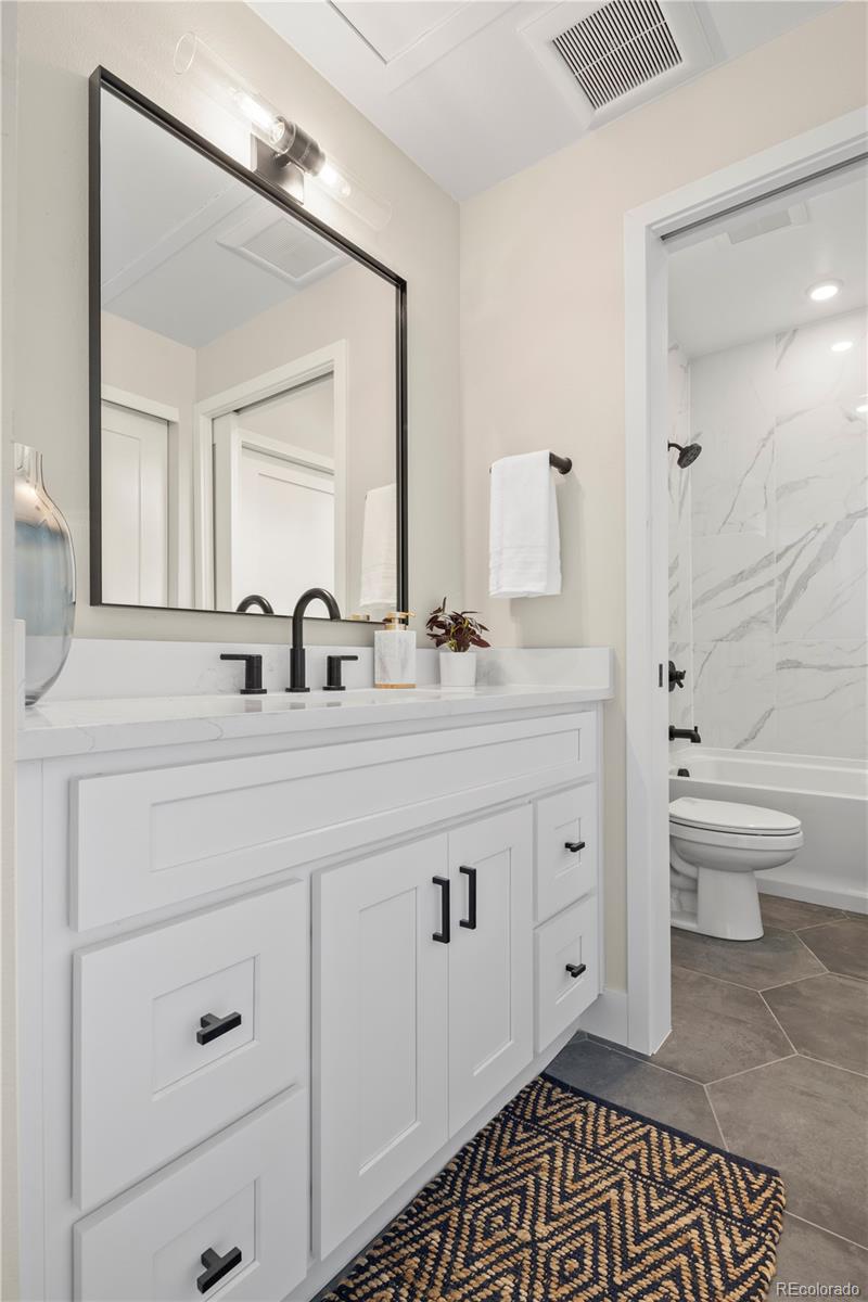 4025 N Jason Unit: 106