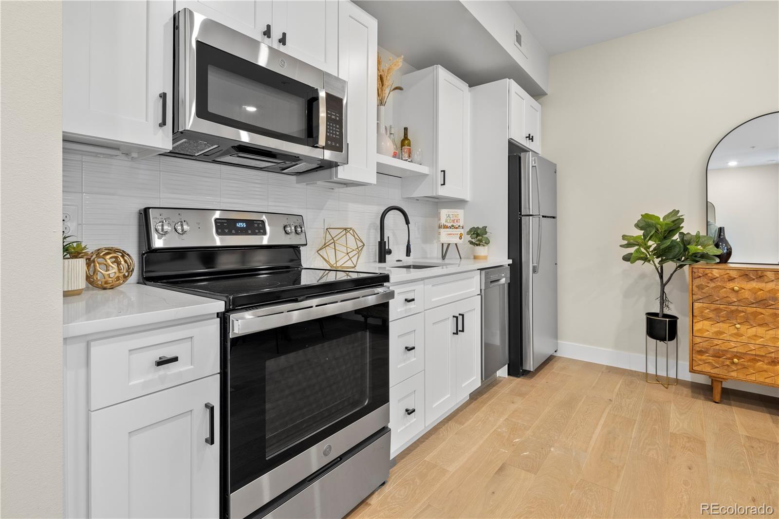 4025 N Jason Unit: 106