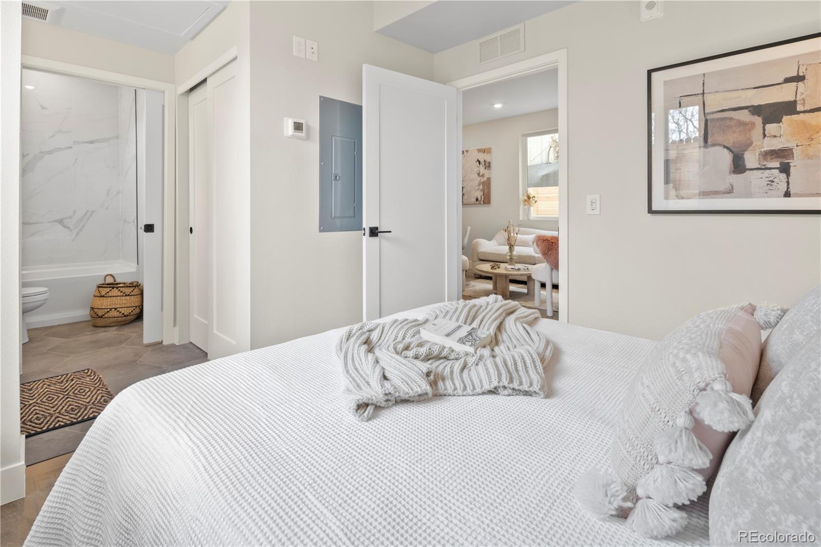 4025 N Jason Unit: 106