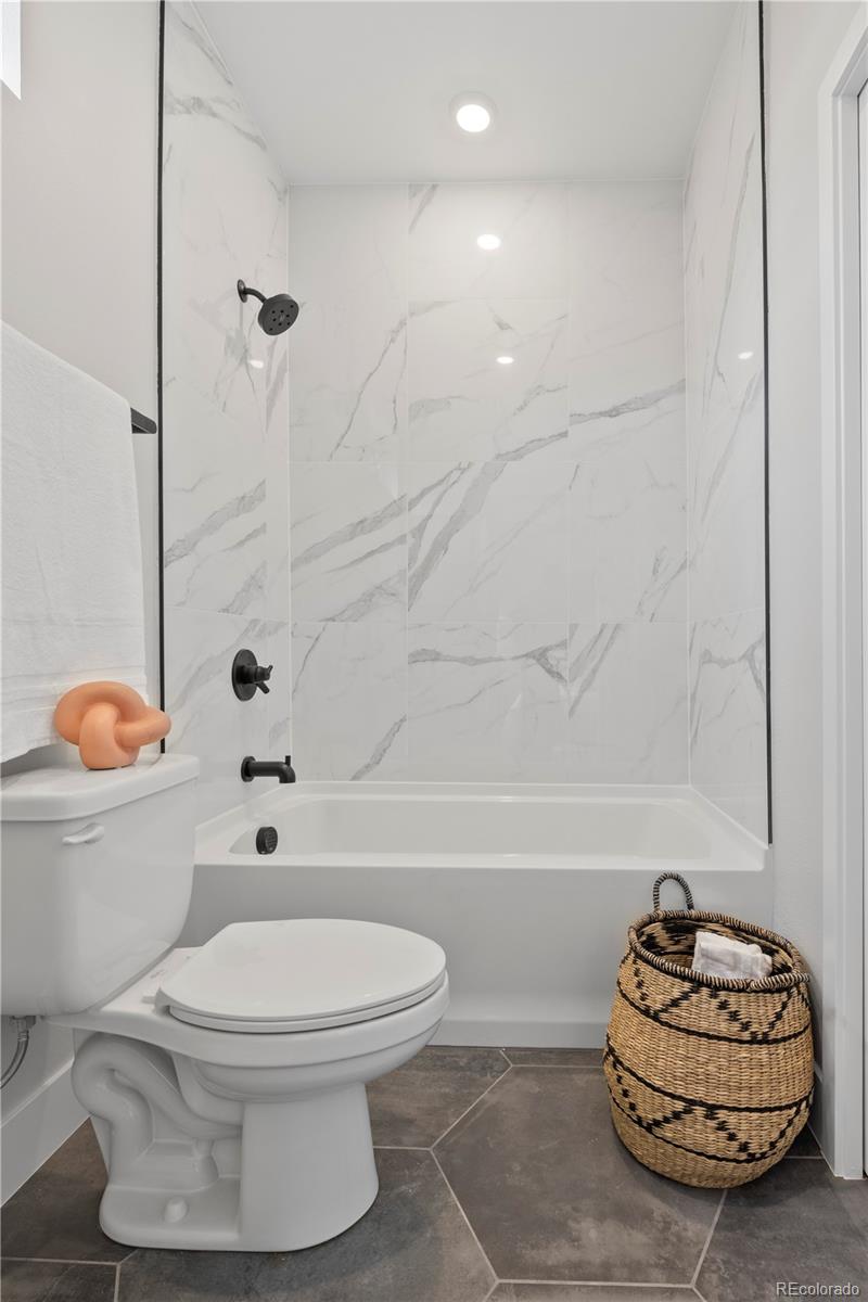 4025 N Jason Unit: 106