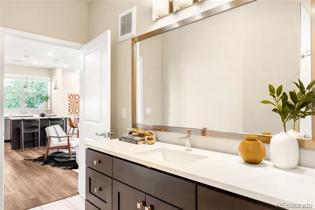 155 S Monaco Street Parkway Unit: 208