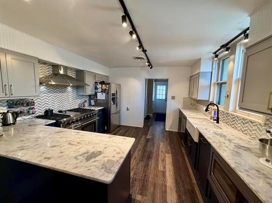 233 N 7th Street