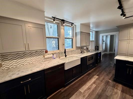 233 N 7th Street
