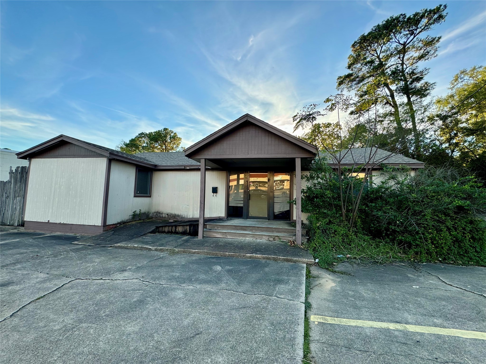 901 Pine Tree Road