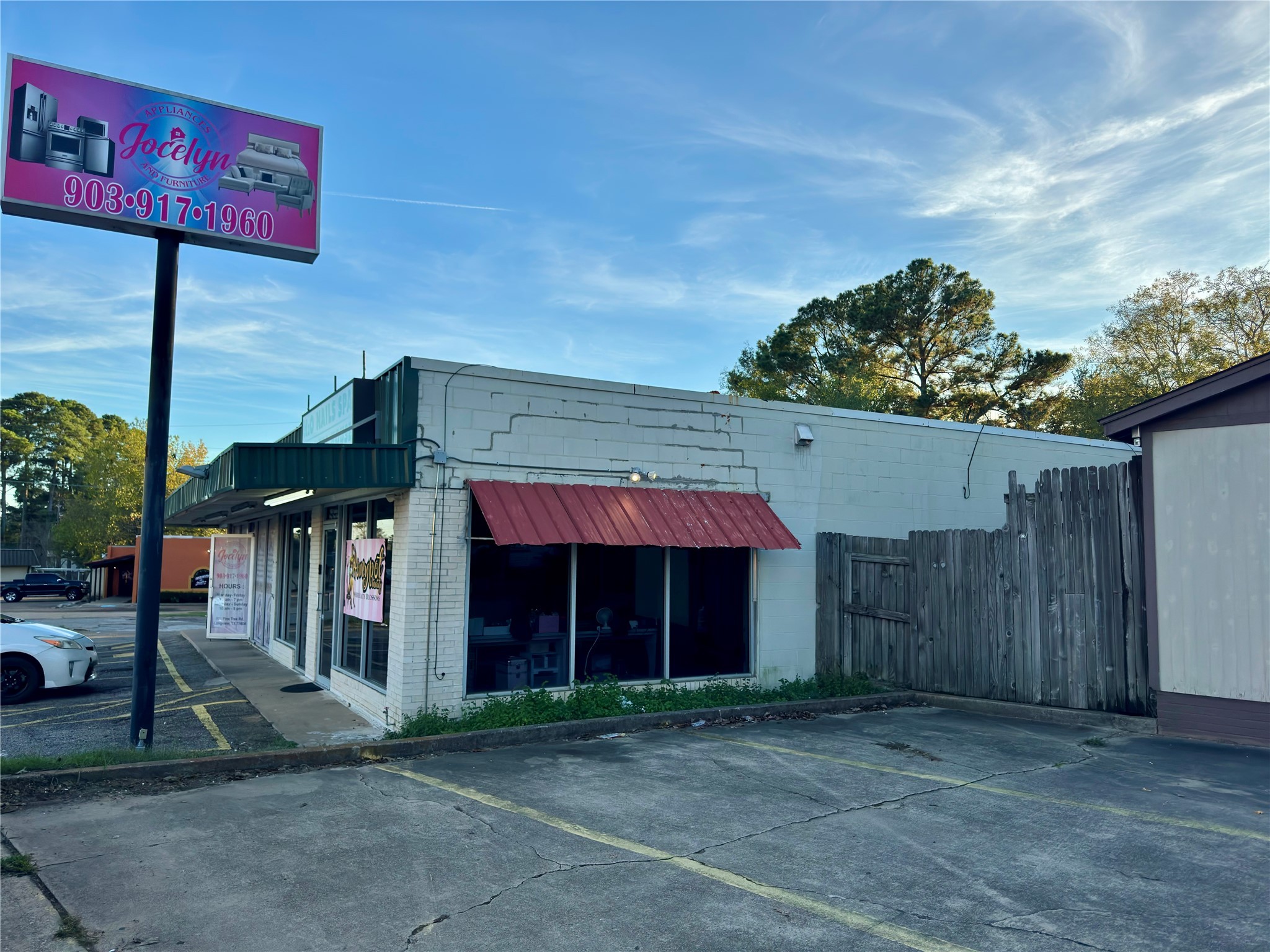 901 Pine Tree Road