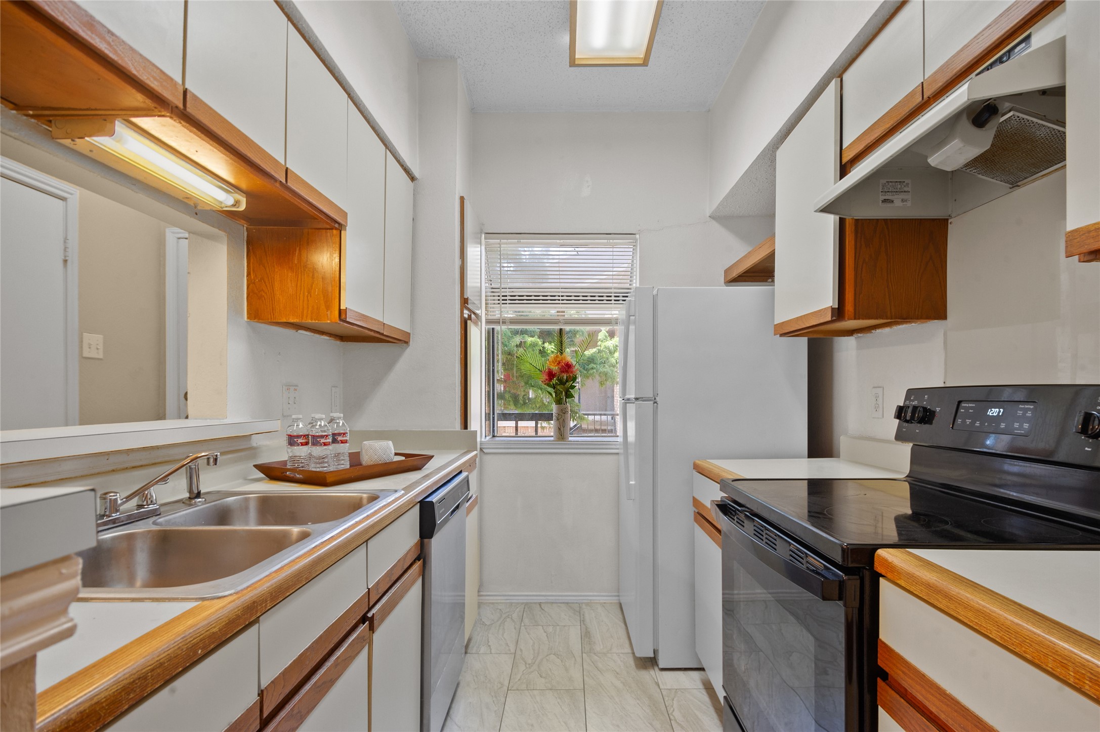 1700 Amelia Court 221