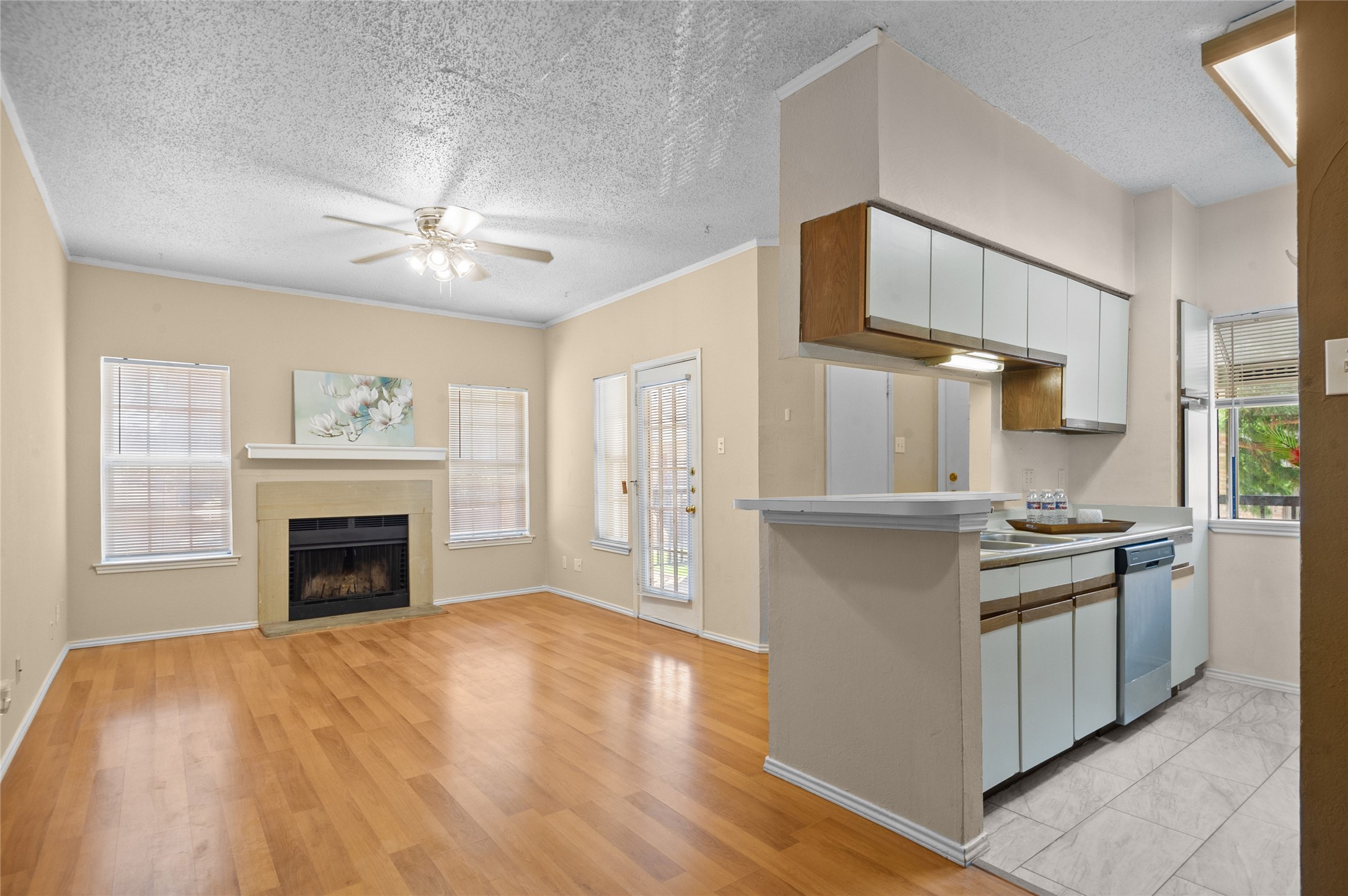 1700 Amelia Court 221