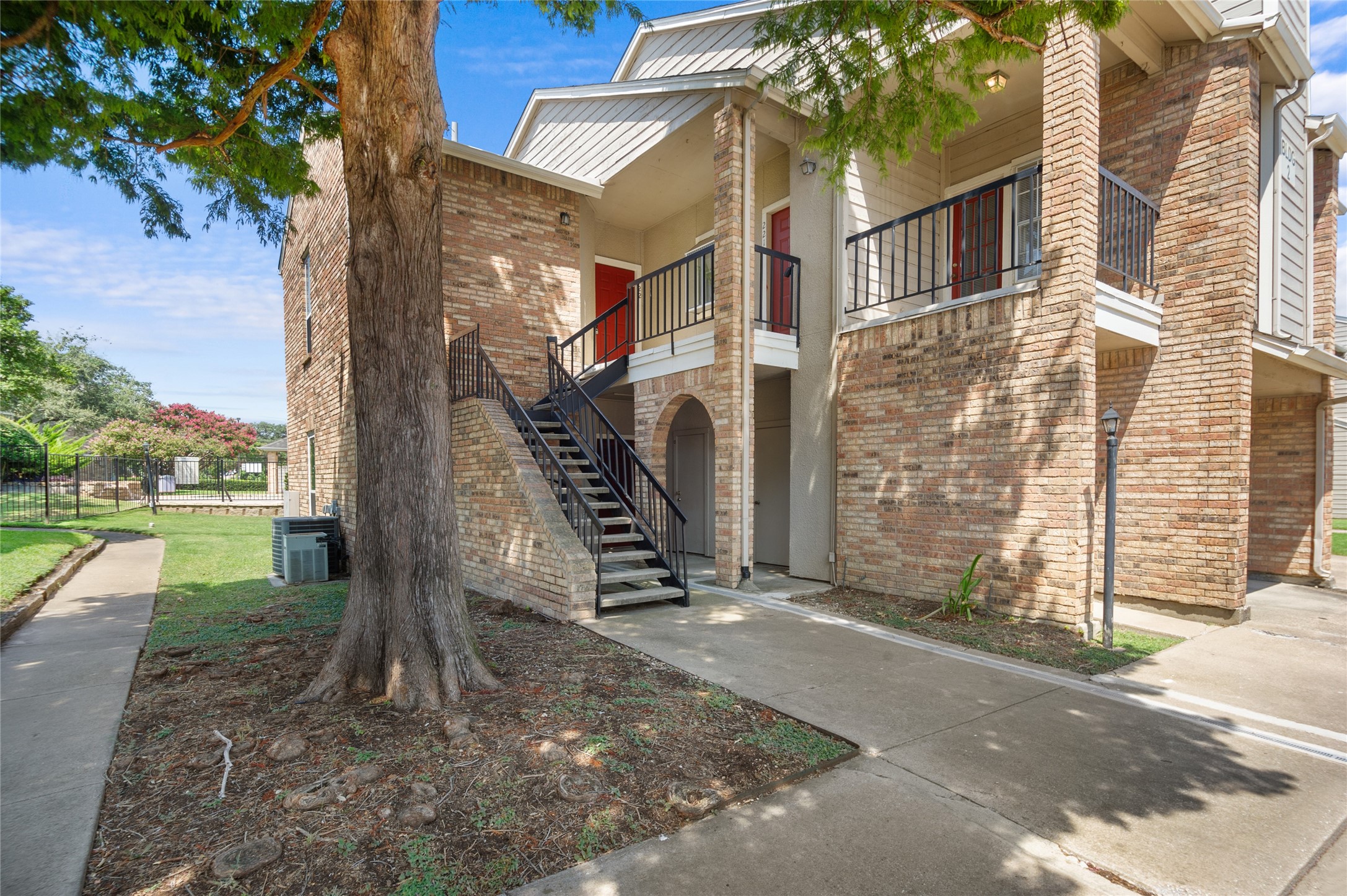 1700 Amelia Court 221