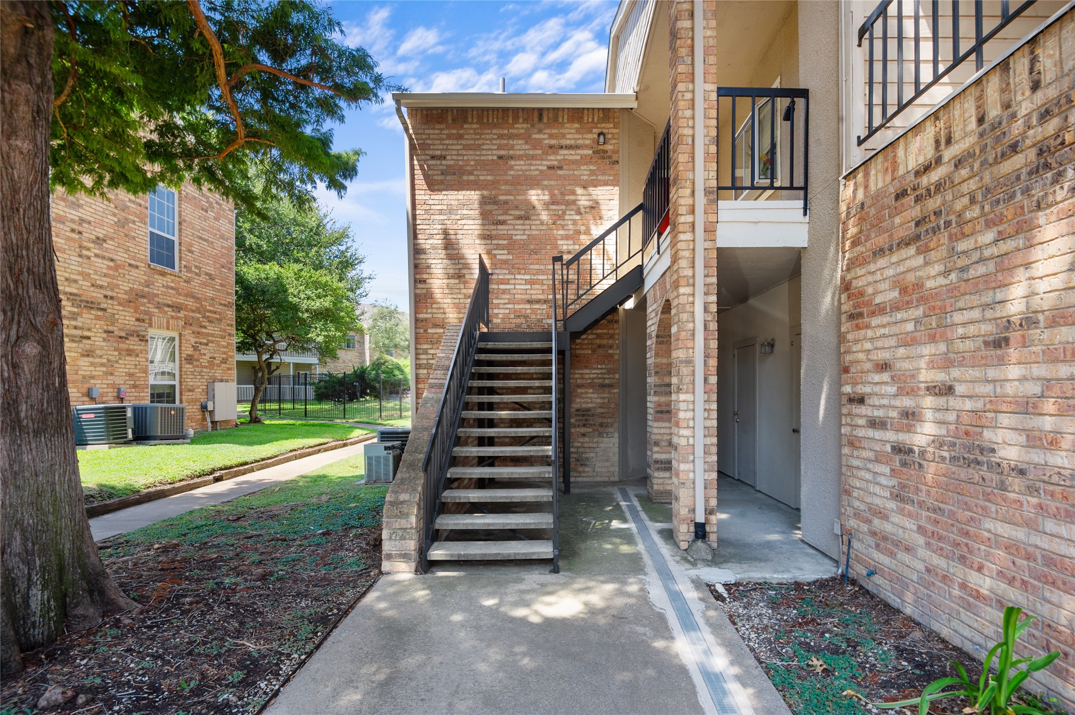 1700 Amelia Court 221