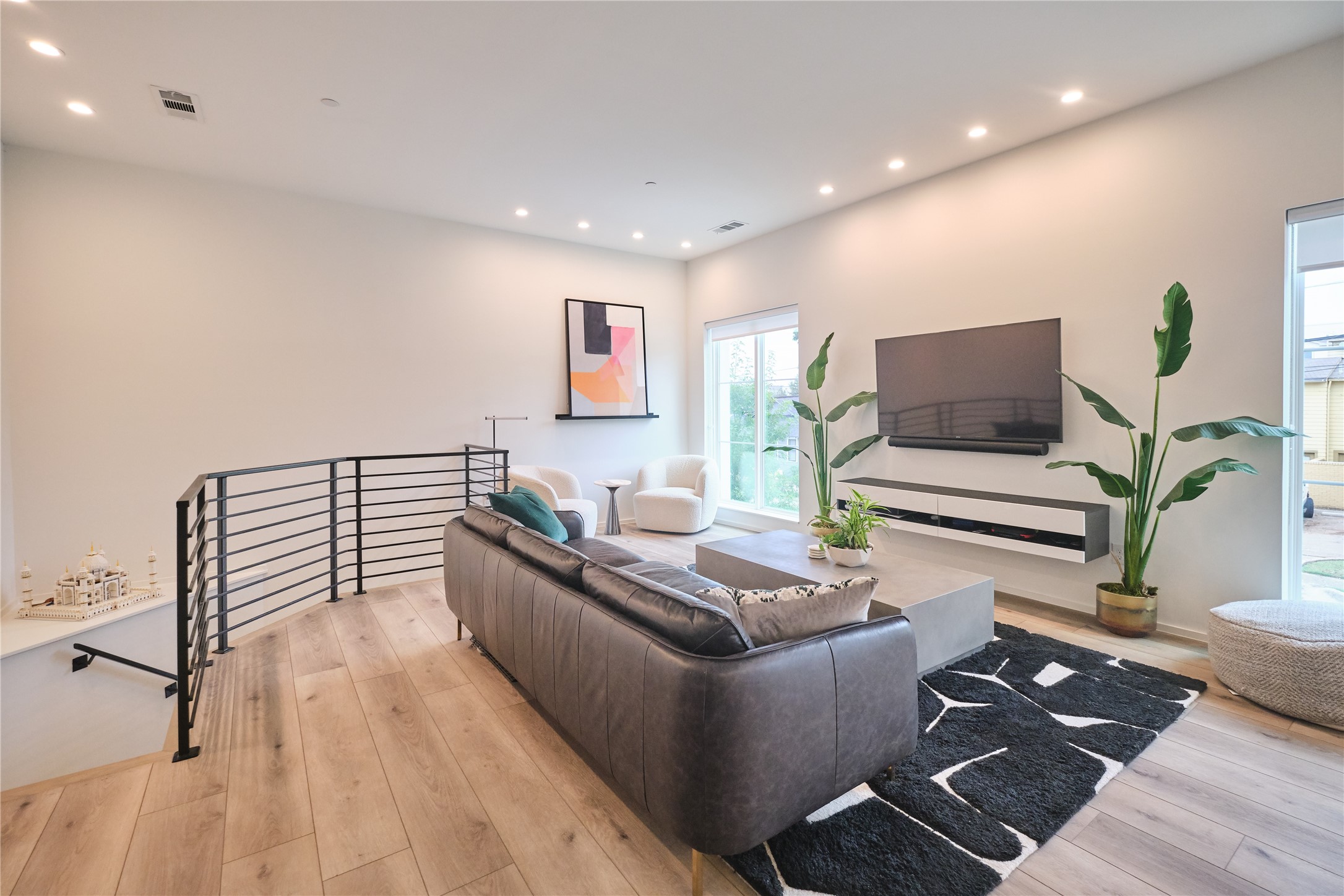 2001 N Prairie Avenue 102