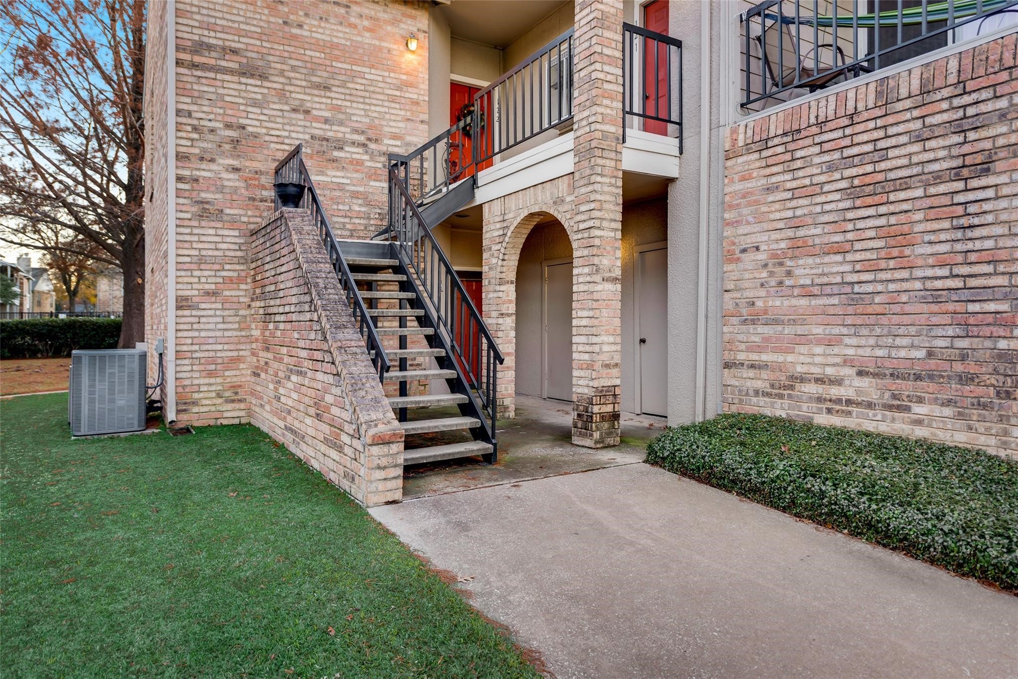 1700 Amelia Court 112