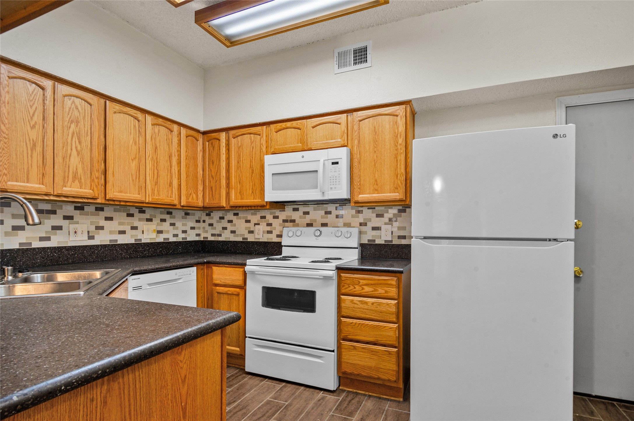 1700 Amelia Court 112