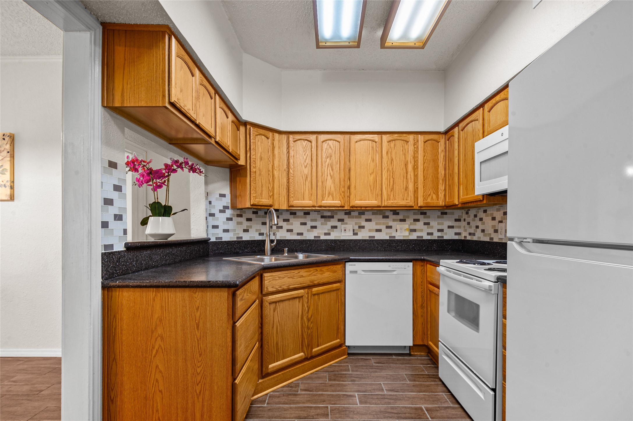 1700 Amelia Court 112