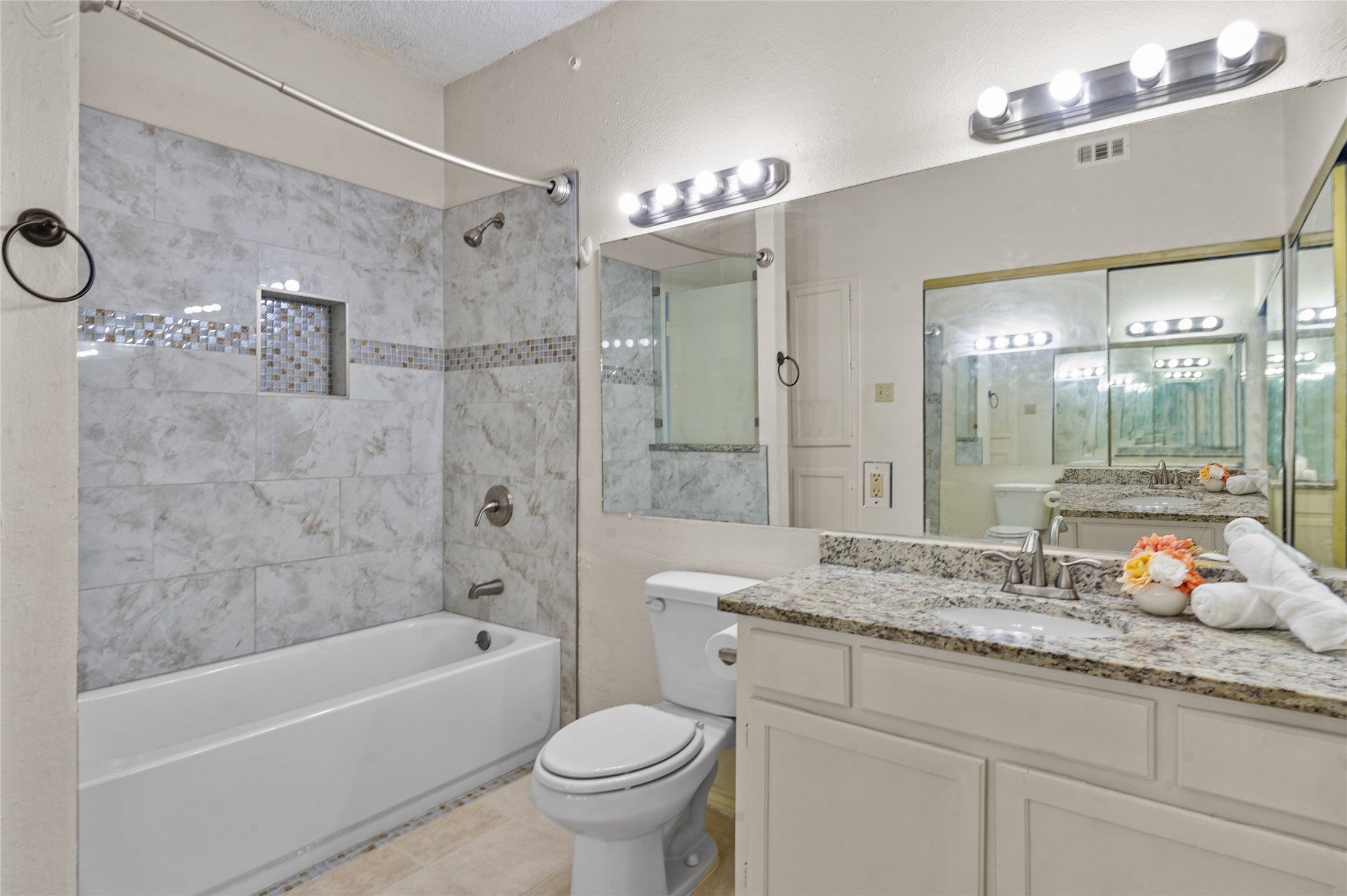 1700 Amelia Court 112