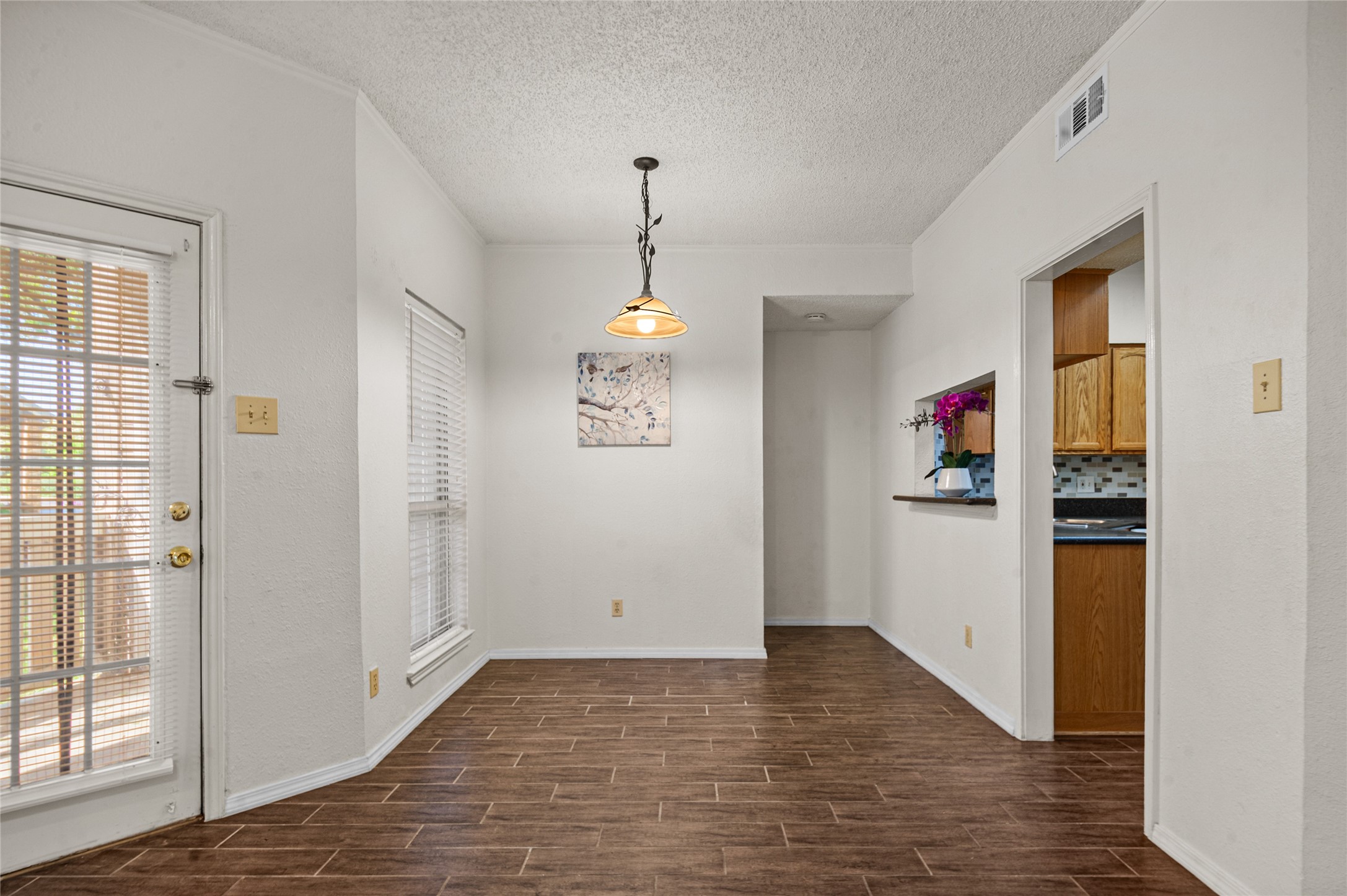 1700 Amelia Court 112