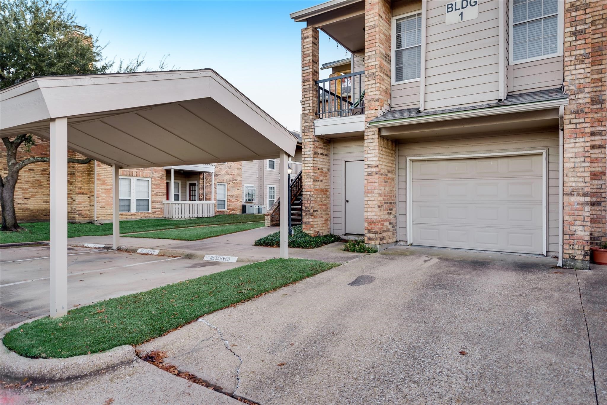 1700 Amelia Court 112