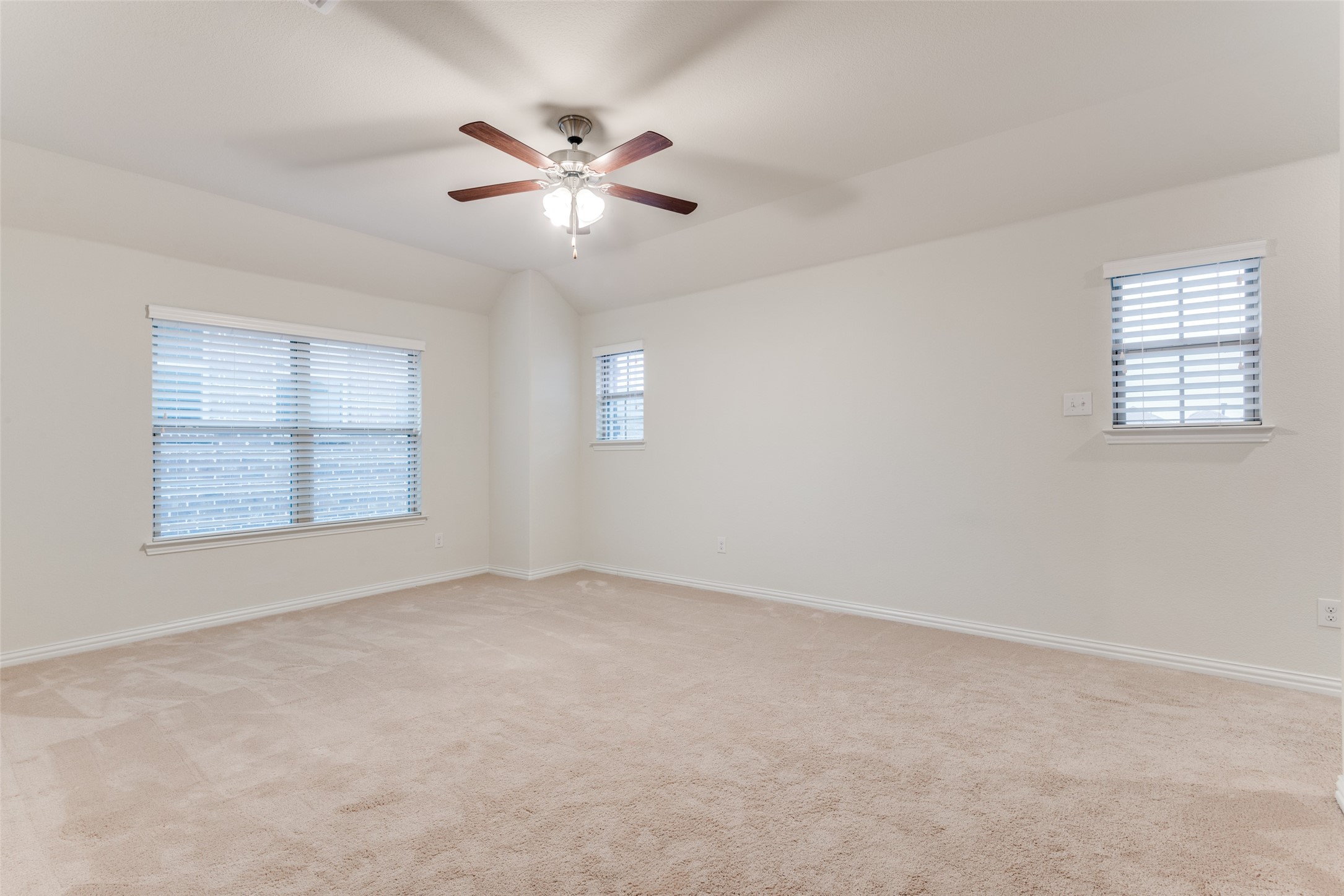 1233 Prairie Lake Path