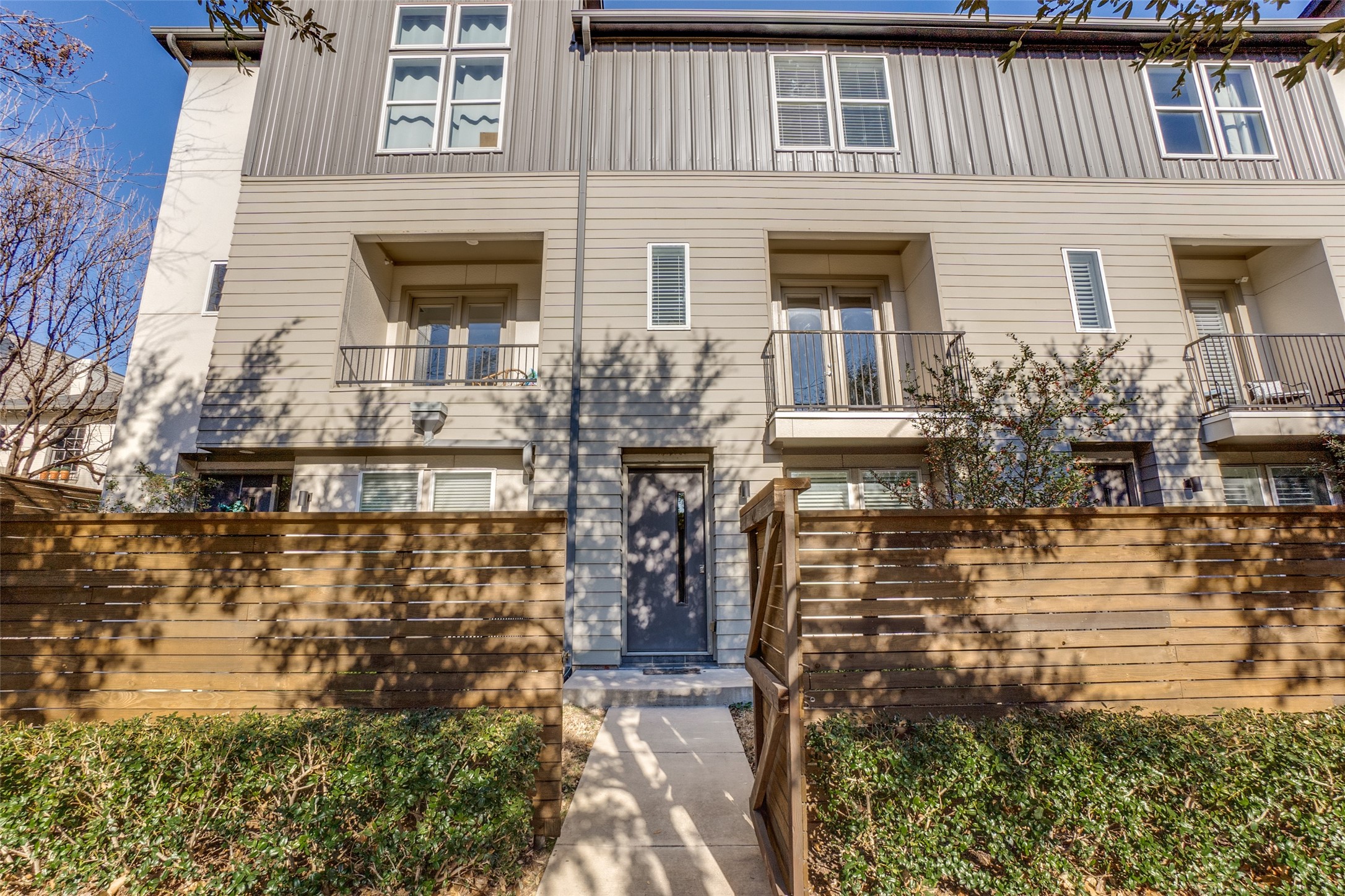 4211 Rawlins Street 92