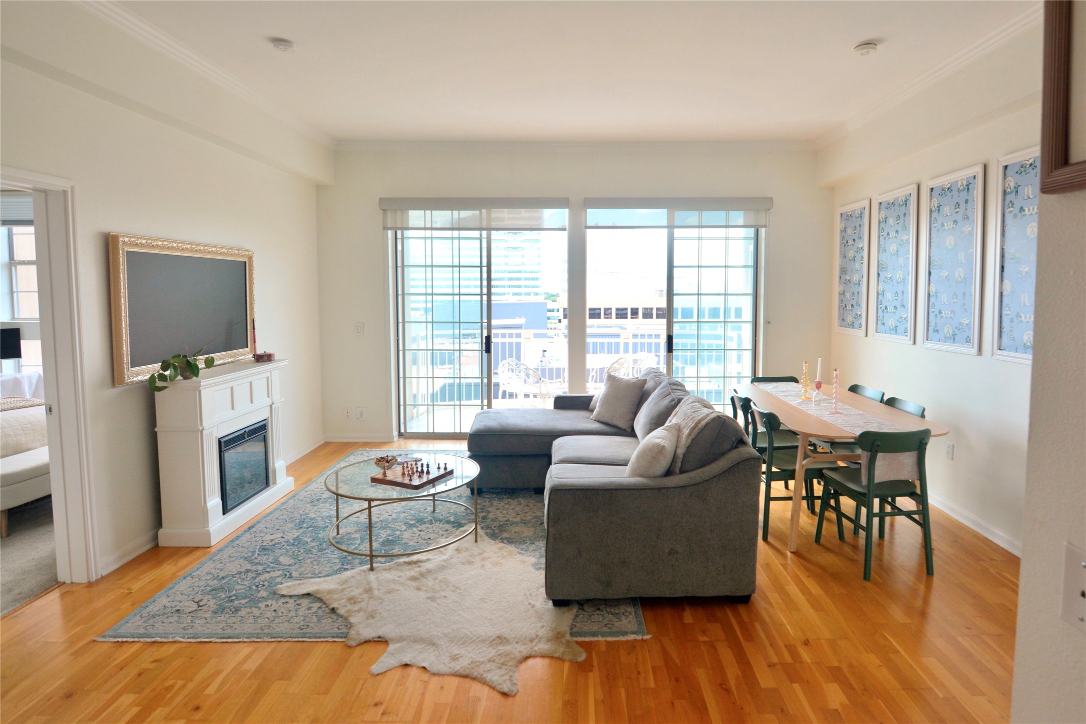 3225 Turtle Creek Boulevard 1042