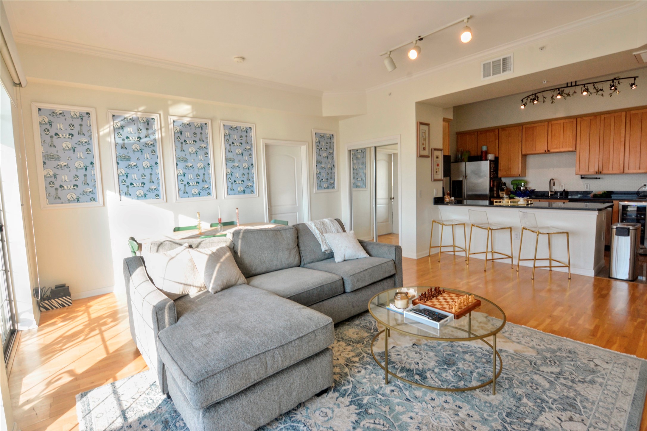 3225 Turtle Creek Boulevard 1042